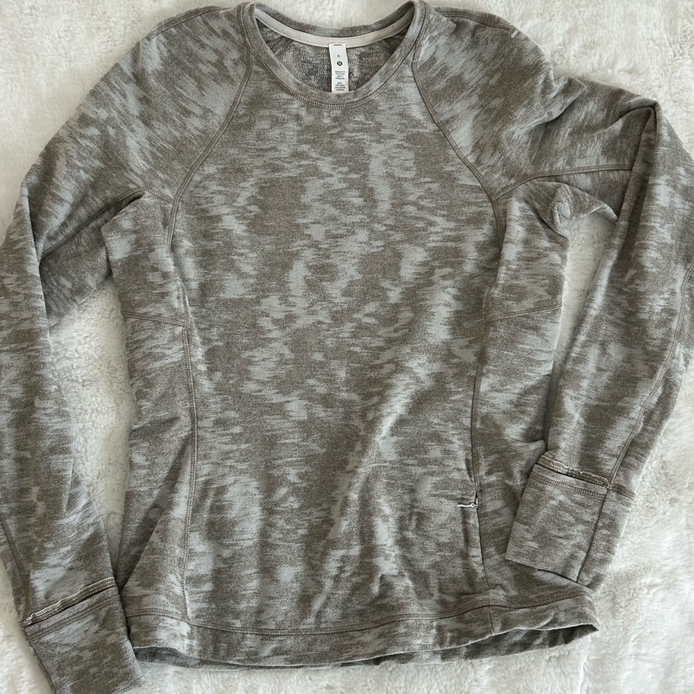 Lululemon Gray Fitted Long Sleeve Top